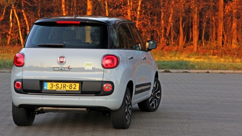Autotest Fiat 500L op aardgas/CNG. De bronnen met fossiel aardgas zijn eindig. Voor groengas geldt dat niet. De Fiat 500L TwinAir Turbo CNG kan uit de voeten met dit groengas.