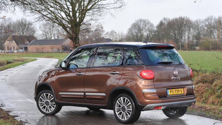 Fiat heeft de 500L een bescheiden facelift gegeven en vooral de uitstraling van het interieur alsmede de nodige elektronische voorzieningen herzien.