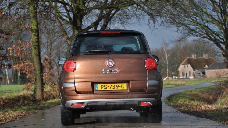 Fiat heeft de 500L een bescheiden facelift gegeven en vooral de uitstraling van het interieur alsmede de nodige elektronische voorzieningen herzien.