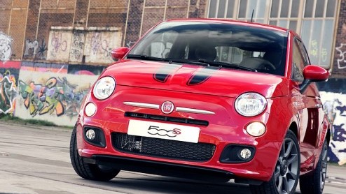 Fiat kleedt de 500S aan met een by Abarth-pakket. Deze upgrade met extra sportieve accessoires wordt tijdelijk als een gratis upgrade aangeboden.