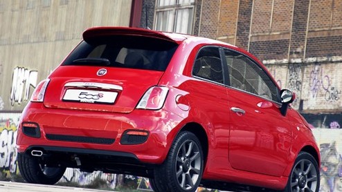 Fiat kleedt de 500S aan met een by Abarth-pakket. Deze upgrade met extra sportieve accessoires wordt tijdelijk als een gratis upgrade aangeboden.