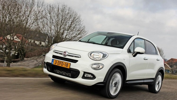 Autotest Fiat 500X 1.4 Turbo MultiAir in de Lounge-uitvoering, de nieuwe crossover van Fiat met veel ruimte, een felle motor en een goede uitrusting. En duidelijk anders dan de Jeep Renegade.