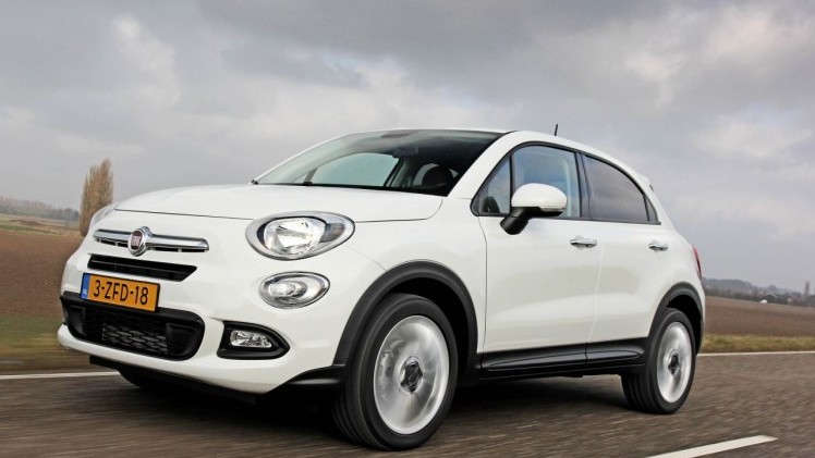 Autotest Fiat 500X 1.4 Turbo MultiAir in de Lounge-uitvoering, de nieuwe crossover van Fiat met veel ruimte, een felle motor en een goede uitrusting. En duidelijk anders dan de Jeep Renegade.