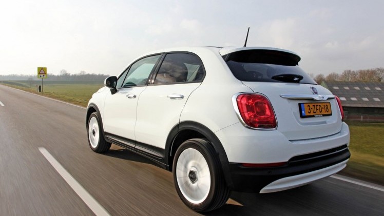 Autotest Fiat 500X 1.4 Turbo MultiAir in de Lounge-uitvoering, de nieuwe crossover van Fiat met veel ruimte, een felle motor en een goede uitrusting. En duidelijk anders dan de Jeep Renegade.