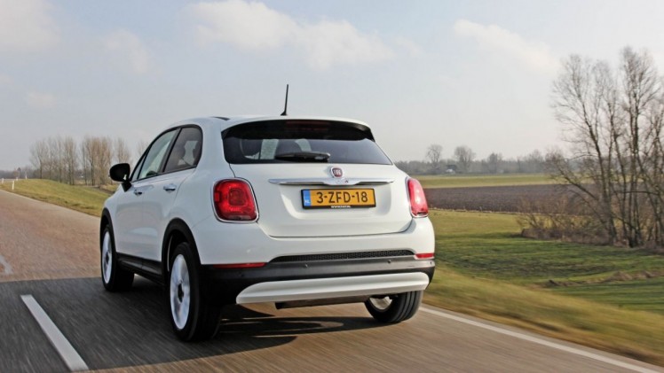Autotest Fiat 500X 1.4 Turbo MultiAir in de Lounge-uitvoering, de nieuwe crossover van Fiat met veel ruimte, een felle motor en een goede uitrusting. En duidelijk anders dan de Jeep Renegade.