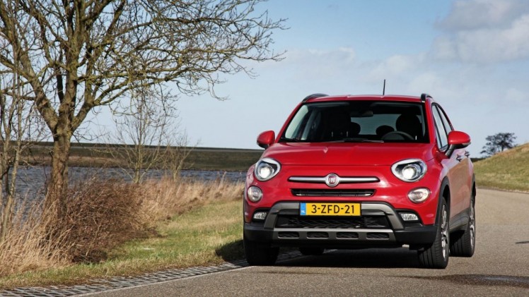Autotest Fiat 500X 1.4 Turbo MultiAir in de Lounge-uitvoering, de nieuwe crossover van Fiat met veel ruimte, een felle motor en een goede uitrusting. En duidelijk anders dan de Jeep Renegade.