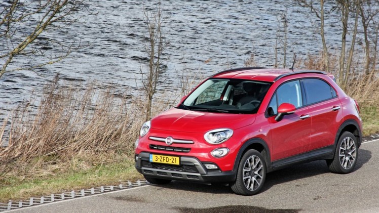 Autotest Fiat 500X 1.4 Turbo MultiAir in de Lounge-uitvoering, de nieuwe crossover van Fiat met veel ruimte, een felle motor en een goede uitrusting. En duidelijk anders dan de Jeep Renegade.