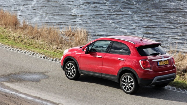 Autotest Fiat 500X 1.4 Turbo MultiAir in de Lounge-uitvoering, de nieuwe crossover van Fiat met veel ruimte, een felle motor en een goede uitrusting. En duidelijk anders dan de Jeep Renegade.