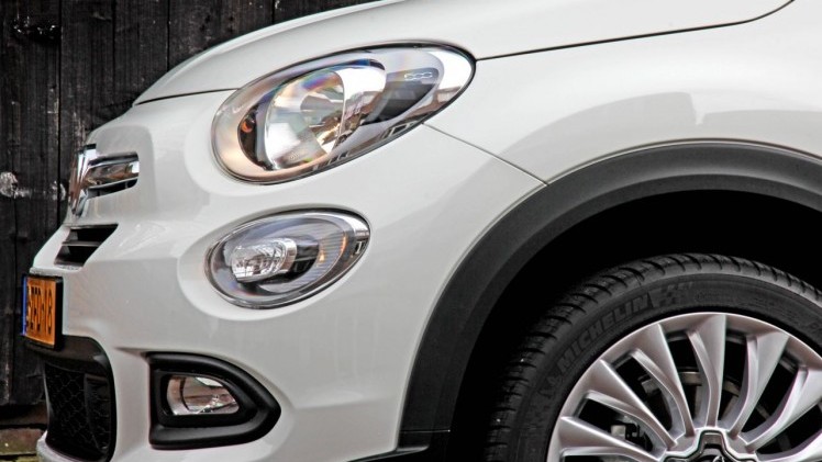 Autotest Fiat 500X 1.4 Turbo MultiAir in de Lounge-uitvoering, de nieuwe crossover van Fiat met veel ruimte, een felle motor en een goede uitrusting. En duidelijk anders dan de Jeep Renegade.