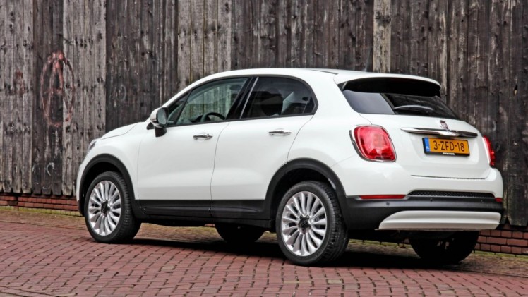 Autotest Fiat 500X 1.4 Turbo MultiAir in de Lounge-uitvoering, de nieuwe crossover van Fiat met veel ruimte, een felle motor en een goede uitrusting. En duidelijk anders dan de Jeep Renegade.