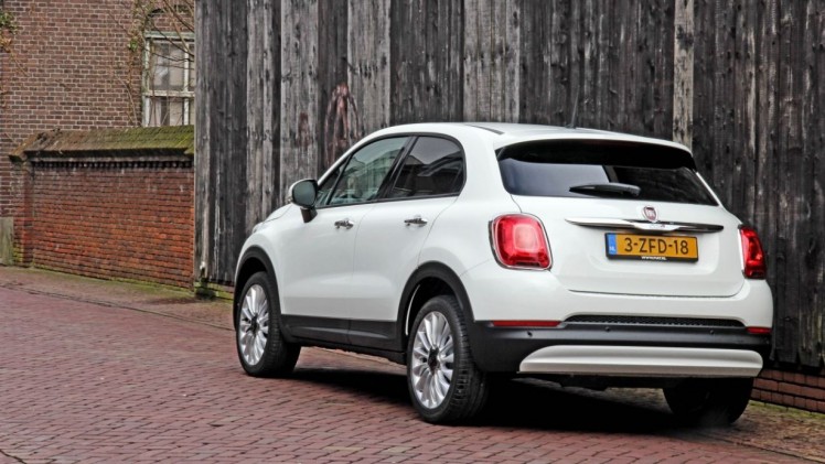 Autotest Fiat 500X 1.4 Turbo MultiAir in de Lounge-uitvoering, de nieuwe crossover van Fiat met veel ruimte, een felle motor en een goede uitrusting. En duidelijk anders dan de Jeep Renegade.