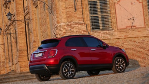 Rijtest - De Fiat 500X is de nieuwste toevoeging aan de 500 familie. Na de 500 en de 500L is het nu tijd voor een compacte crossover. De eerste kennismaking op de wegen rond Turijn was een goede.