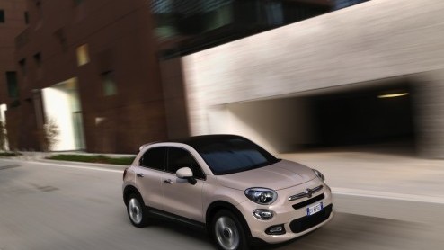 Rijtest - De Fiat 500X is de nieuwste toevoeging aan de 500 familie. Na de 500 en de 500L is het nu tijd voor een compacte crossover. De eerste kennismaking op de wegen rond Turijn was een goede.