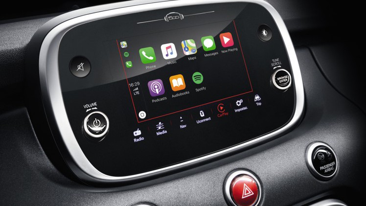 Fiat voert als modeljaarwijziging op de 500X vooral een nieuwe infotainmentsysteem door.