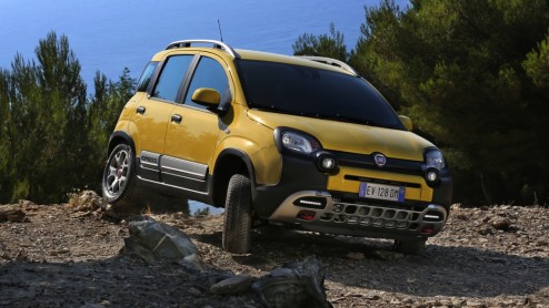 Rijtest Fiat Panda Cross: een bijzondere verschijning, de mini-SUV Fiat Panda Cross. Sterk in het terrein, comfortabel elders.