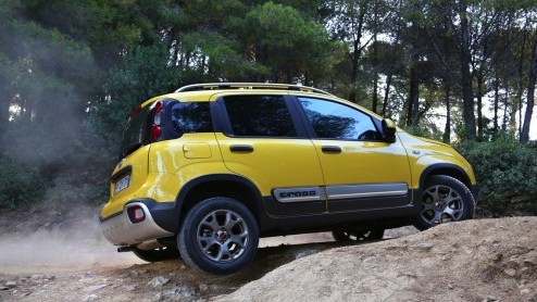 Rijtest Fiat Panda Cross: een bijzondere verschijning, de mini-SUV Fiat Panda Cross. Sterk in het terrein, comfortabel elders.