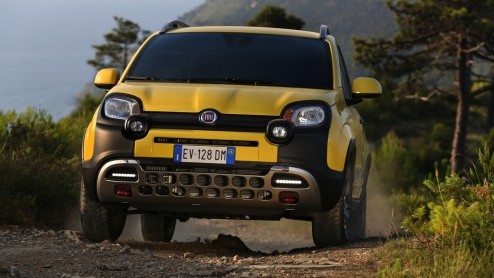 Rijtest Fiat Panda Cross: een bijzondere verschijning, de mini-SUV Fiat Panda Cross. Sterk in het terrein, comfortabel elders.