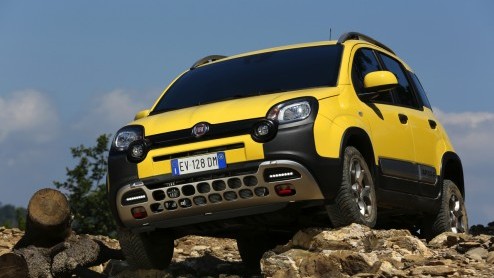Rijtest Fiat Panda Cross: een bijzondere verschijning, de mini-SUV Fiat Panda Cross. Sterk in het terrein, comfortabel elders.