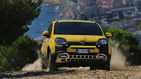 Rijtest Fiat Panda Cross: een bijzondere verschijning, de mini-SUV Fiat Panda Cross. Sterk in het terrein, comfortabel elders.