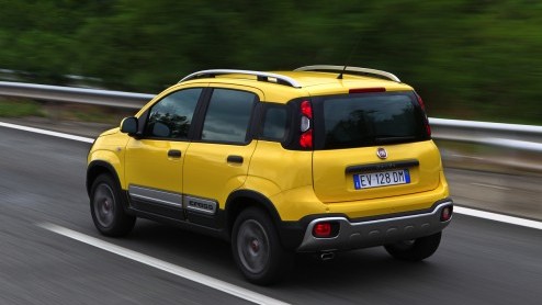 Rijtest Fiat Panda Cross: een bijzondere verschijning, de mini-SUV Fiat Panda Cross. Sterk in het terrein, comfortabel elders.
