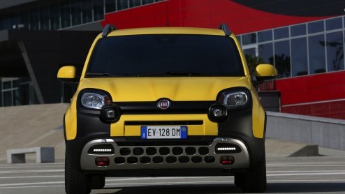 Rijtest Fiat Panda Cross: een bijzondere verschijning, de mini-SUV Fiat Panda Cross. Sterk in het terrein, comfortabel elders.