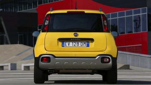 Rijtest Fiat Panda Cross: een bijzondere verschijning, de mini-SUV Fiat Panda Cross. Sterk in het terrein, comfortabel elders.