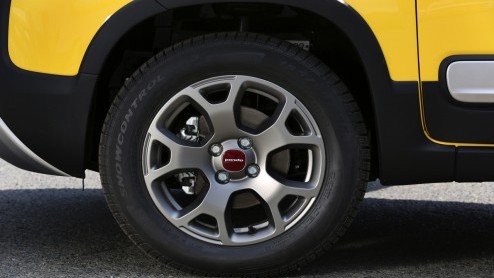 Rijtest Fiat Panda Cross: een bijzondere verschijning, de mini-SUV Fiat Panda Cross. Sterk in het terrein, comfortabel elders.
