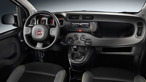 Fiat Panda Young is een nieuwe uitvoering op basis van de Panda Edizione Cool, maar speciaal uitgevoerd met Young-accenten.