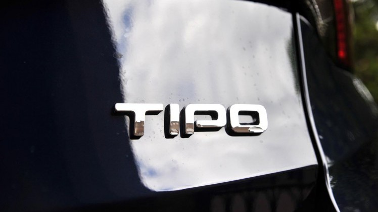 De Fiat Tipo Stationwagon moet het tegen de concurrentie opnemen met een wat lagere prijsstelling, terwijl de auto qua verfijning een trede lager staat.
