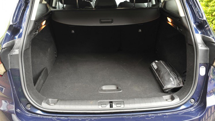 De Fiat Tipo Stationwagon moet het tegen de concurrentie opnemen met een wat lagere prijsstelling, terwijl de auto qua verfijning een trede lager staat.