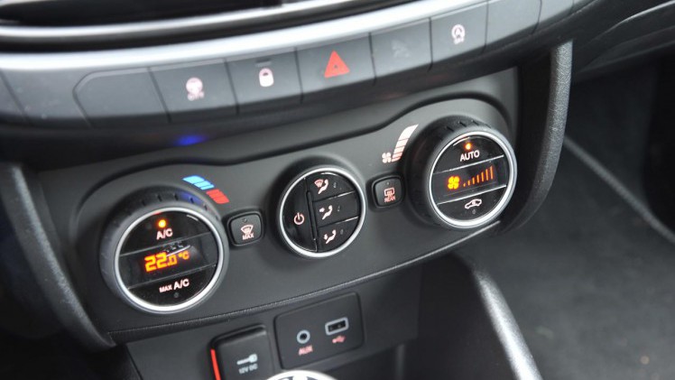De Fiat Tipo Stationwagon moet het tegen de concurrentie opnemen met een wat lagere prijsstelling, terwijl de auto qua verfijning een trede lager staat.
