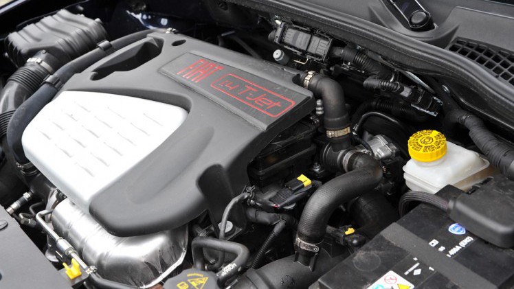 De Fiat Tipo Stationwagon moet het tegen de concurrentie opnemen met een wat lagere prijsstelling, terwijl de auto qua verfijning een trede lager staat.