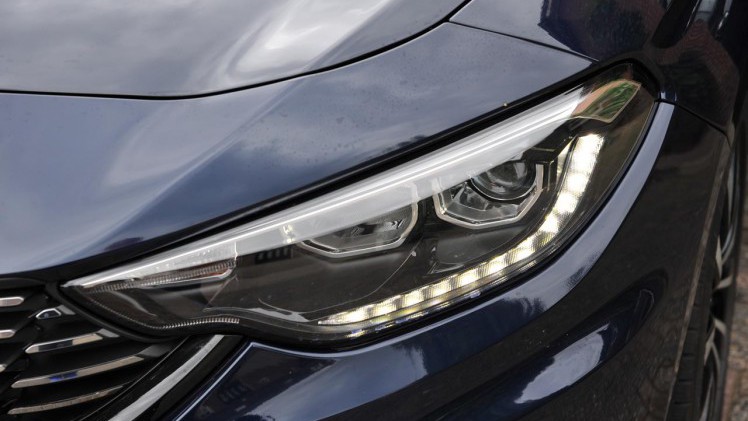 De Fiat Tipo Stationwagon moet het tegen de concurrentie opnemen met een wat lagere prijsstelling, terwijl de auto qua verfijning een trede lager staat.