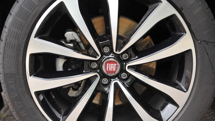 De Fiat Tipo Stationwagon moet het tegen de concurrentie opnemen met een wat lagere prijsstelling, terwijl de auto qua verfijning een trede lager staat.