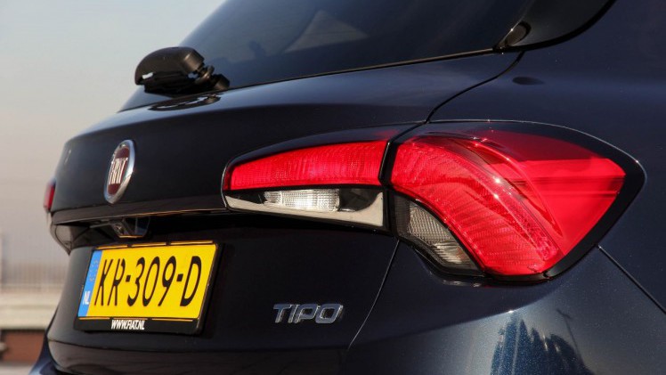 Met de nieuwe Tipo is Fiat weer terug in het C-segment. Met de Tipo willen de Italianen de verkopen naast de 500 en Panda weer omhoog helpen. AutoVandaag zocht met een rijtest uit of dat gaat lukken.