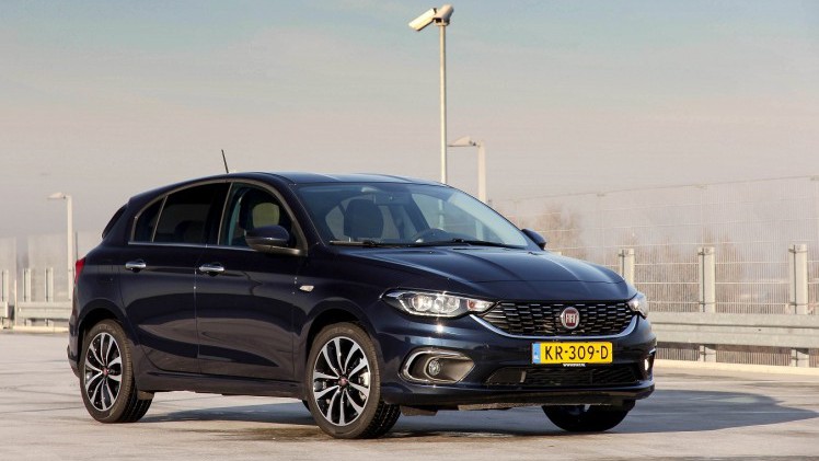 Met de nieuwe Tipo is Fiat weer terug in het C-segment. Met de Tipo willen de Italianen de verkopen naast de 500 en Panda weer omhoog helpen. AutoVandaag zocht met een rijtest uit of dat gaat lukken.
