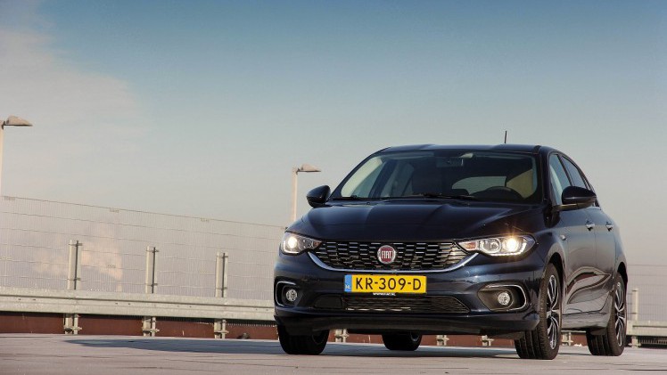 Met de nieuwe Tipo is Fiat weer terug in het C-segment. Met de Tipo willen de Italianen de verkopen naast de 500 en Panda weer omhoog helpen. AutoVandaag zocht met een rijtest uit of dat gaat lukken.