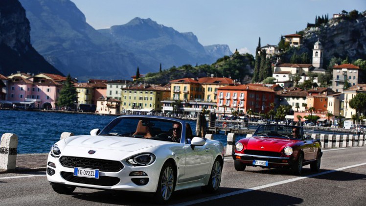 Fiat viert het 50-jarige bestaan van de 124 Spider en zet in deze video de allereerste generatie naast de nieuwe, in 2016 onthulde 124 Spider.