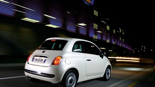 Fiat breidt haar inspanningen voor een lager brandstofverbruik van haar modellen uit met een start-stop systeem. De al eerder aangekondigde installatie wordt in het voorjaar op de Fiat 500 voorgesteld