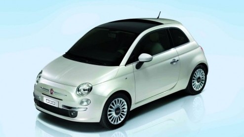 Het is alweer 50 jaar geleden dat Fiat de legendarische 500 presenteerde. Het rugzakje zoals de auto liefkozend genoemd werd, heeft vele harten gestolen en de nieuwe 500 zal dat zeker weten weer gaan 