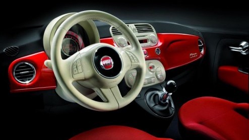 Het is alweer 50 jaar geleden dat Fiat de legendarische 500 presenteerde. Het rugzakje zoals de auto liefkozend genoemd werd, heeft vele harten gestolen en de nieuwe 500 zal dat zeker weten weer gaan 