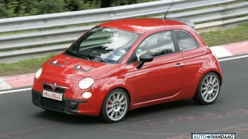 Al Fiat 500 moe? Ik in ieder geval nog niet, dus ik ben blij dat ik weer wat nieuws heb over dit leuke wagentje. Overigens zijn er al 40.000 orders binnen bij Fiat voor de nieuwe 500. Over een hit ges