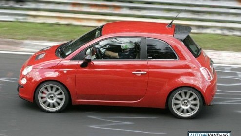 Al Fiat 500 moe? Ik in ieder geval nog niet, dus ik ben blij dat ik weer wat nieuws heb over dit leuke wagentje. Overigens zijn er al 40.000 orders binnen bij Fiat voor de nieuwe 500. Over een hit ges