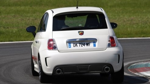Op zoek naar een zeer exclusieve en nog krachtiger Fiat 500 Abarth? Dan is de Opening Edition een goede keuze. De kans is echter groot dat je achter het net vist. Het productieaantal blijft op 100 ste