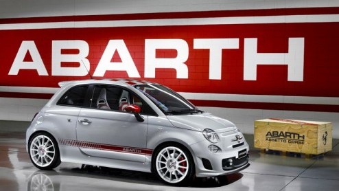De Fiat 500 blijft zich in het nieuws begeven. Dit keer is het de beurt aan de Fiat 500 Abarth esseesse, die de kersverse 500 Abarth op de tweede plaats zet. De eerste beelden zijn vandaag beschikbaar