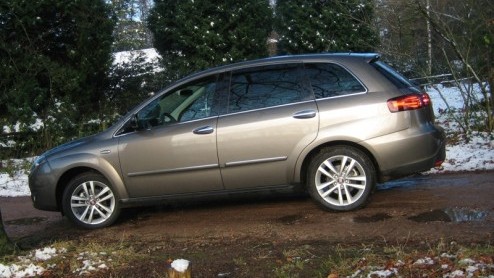 Na bijna tien jaar afwezigheid keerde de Fiat Croma in 2005 terug in het modelgamma. Maar dan met het silhouet van een forse stationwagon en niet die van een sedan. Dit jaar werd de gezins-Italiaan ec
