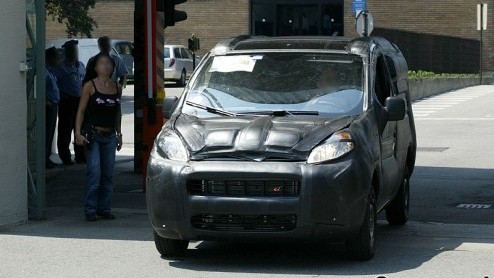 Ondernemers opgelet, Fiat is bezig met een kleinere variant van de populaire Fiat Dobl. Je weet wel, zo een auto waar je enorm veel in mee kunt nemen.