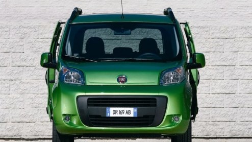 Wie zich graag in een bestelbus verplaatst en ook nog eens een gezin heeft te onderhouden, die kan tegenwoordig de Fiat Fiorino ook in personenuitvoering bestellen, de Fiorino Qubo (Koeboe). Een achte