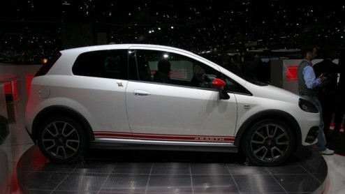 Voor het gemak hebben we al het autonieuws van Genve even op een rijtje gezet. Het lijkt er op dat ook de auto-industrie volop meeloopt met de milieutrend die op dit moment aan de gang is. Er zijn en