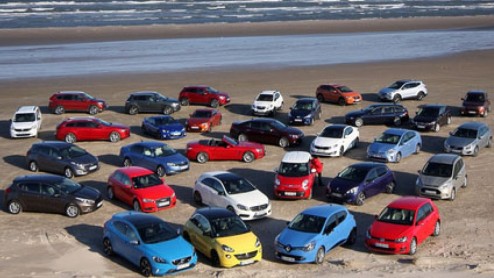 De Car of the Year-jury heeft zeven finalisten geselecteerd voor de Car of the Year 2014, waaronder twee volledig elektrisch aangedreven autos. Op 3 maart is de bekendmaking op Autosalon van Genve.